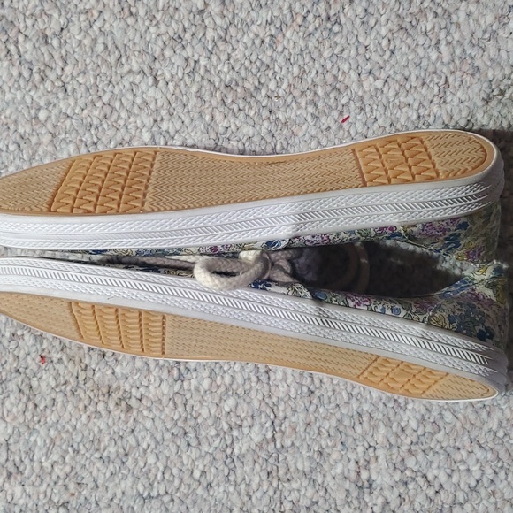 Shoes - Picture 4 of 5